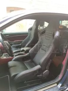 Simoni Racing ΚΑΘΙΣΜΑ EMERSON ΑΝΑΚΛΙΝΟΜΕΝΟ ΣΥΝΟΔΗΓΟΥ ΜΑΥΡΟ/CARBON ΑΠΟ ΟΙΚΟΛΟΓΙΚΟ ΔΕΡΜΑ ΜΕ ΚΟΚΚΙΝΗ ΡΑΦΗ ΜΕ ΣΙΔΗΡΟΔΡΟΜΟ SIMONI RACING - 1 τεμ. SRSRS/11D 