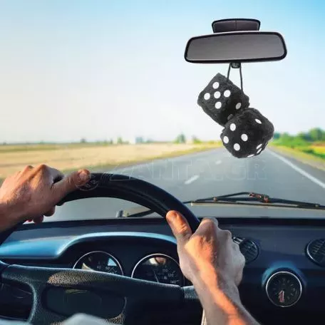Fuzzy Dice Black 7x7cm 2 PcsΖάρια Κρεμαστά Διακοσμητικά Fuzzy Dice Μαύρα 7x7cm 2 Τεμάχια 