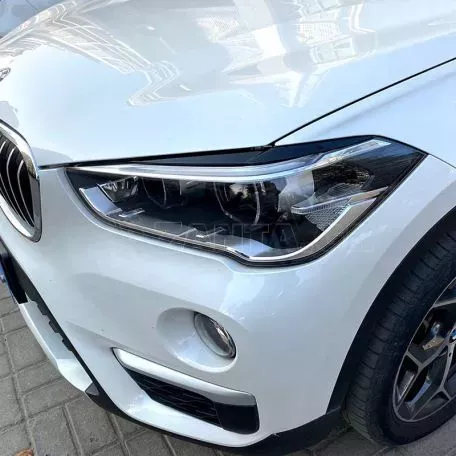 Φρυδάκια Μπροστινών Φαναριών Για Bmw X1 F48 2015-2019 Pre-LCI Βαμμένα Μάυρο Γυαλιστερό Χρώμα 2 Τεμάχια 