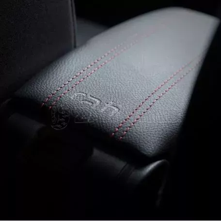 Κονσόλα Χειροφρένου Τεμπέλης Armster OE1 TR Limited Με Usb Για Dacia Duster 2018+ Χωρίς Εργοστασιακό Τεμπέλη Μαύρο Χρώμα Με Κόκκινη ραφή 