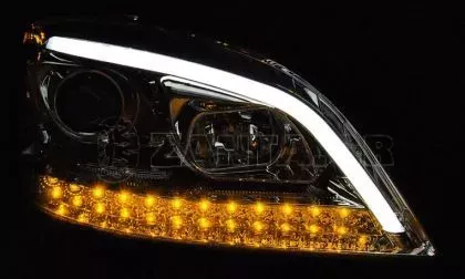Φανάρια εμπρός led για Mercedes ML W164 (2005-2008) chrome με τρεχούμενο φλας - σετ 2τμχ. 