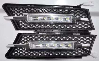Φώτα ημέρας στη θέση για τα προβολάκια BMW E90 / E91  (2005-2008) - μαύρα 