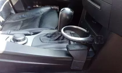 Ποτηροθήκη για BMW E60 / E61 - δίπλα στο λεβιέ ταχυτήτων 