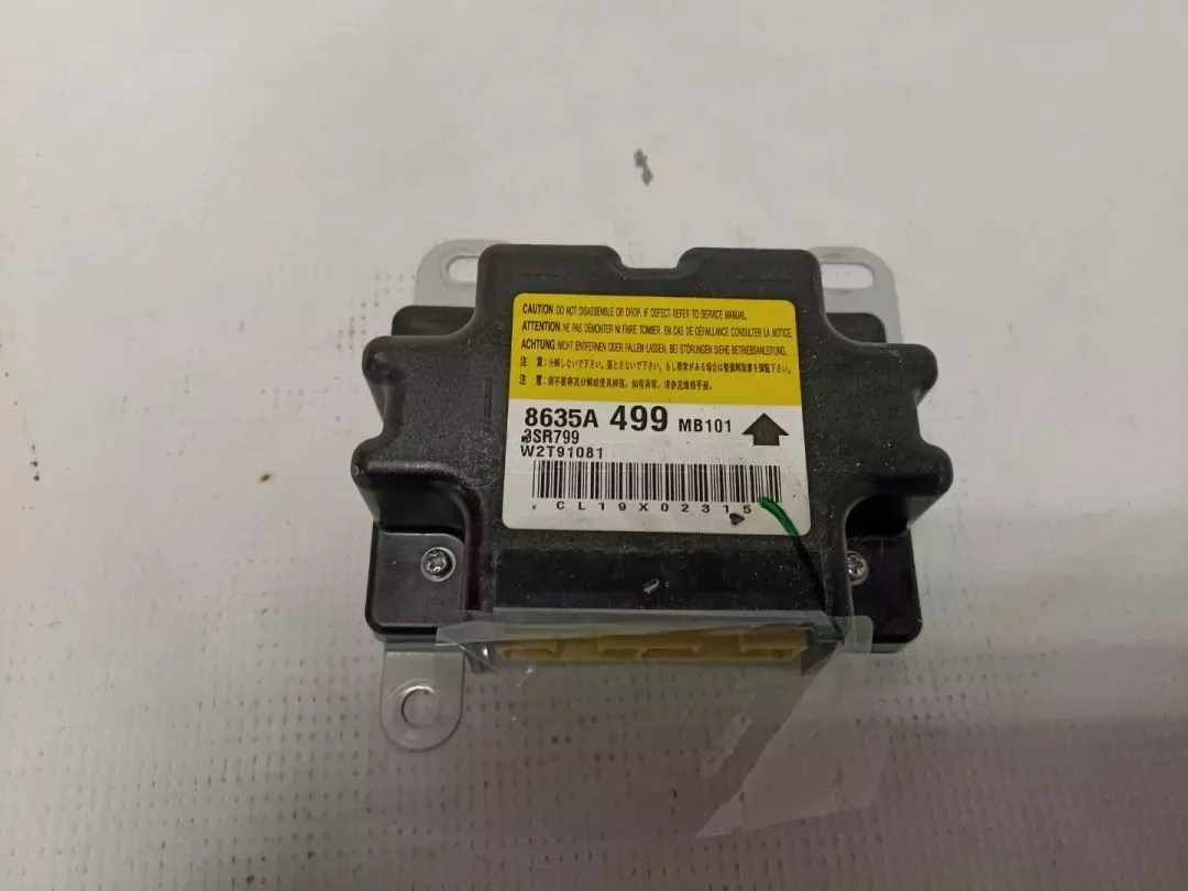 Εγκέφαλος Αερόσακων από Mitsubishi Space Star - 8635A499