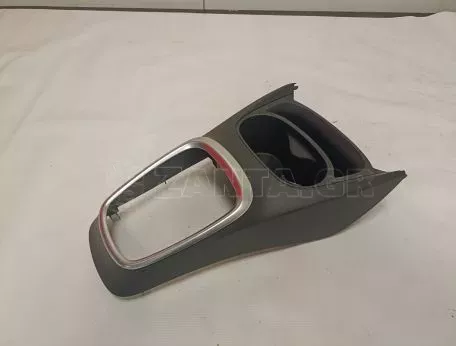 Κονσόλα κεντρική από Toyota Yaris - 58837-0D060 