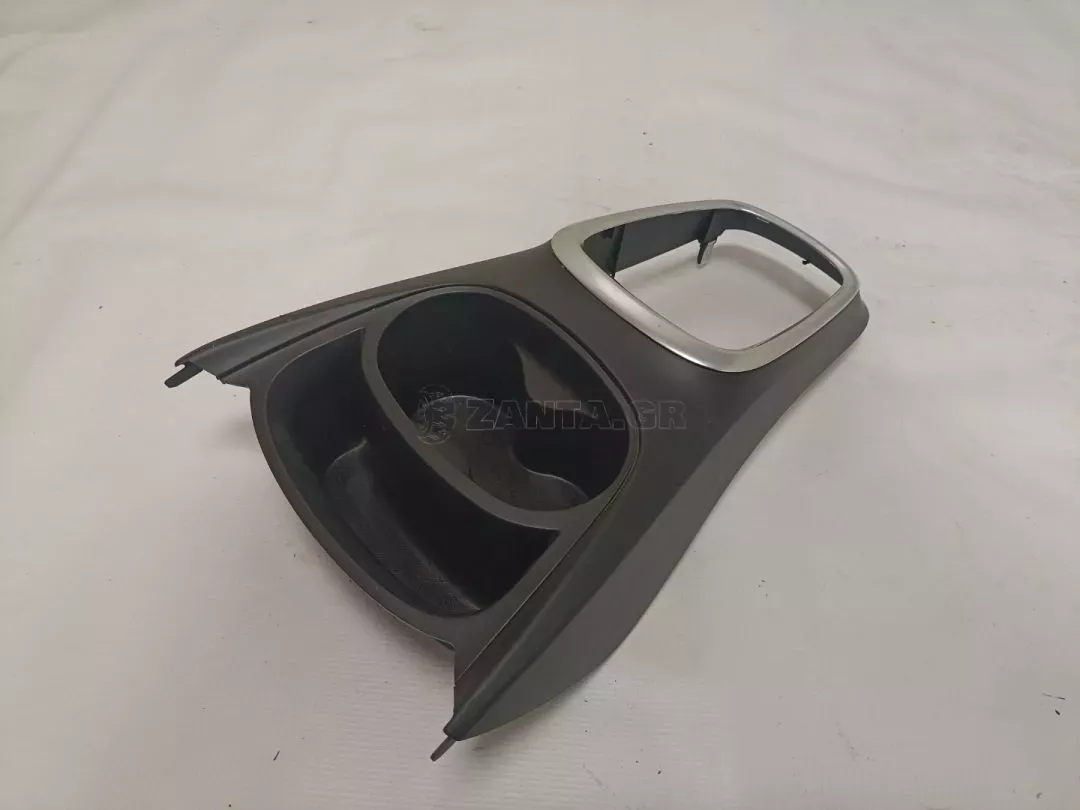 Κονσόλα κεντρική από Toyota Yaris - 58837-0D060
