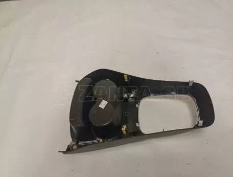 Κονσόλα κεντρική από Toyota Yaris - 58837-0D060 
