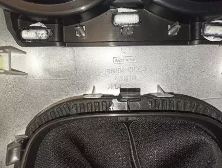 Κονσόλα κεντρική  με φούσκα λεβιέ από Toyota Aygo - 58804-0H020 