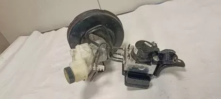Σεβρό φρένων με αντλία και εγκέφαλο από Toyota Yaris - 47200-0DA30-A 