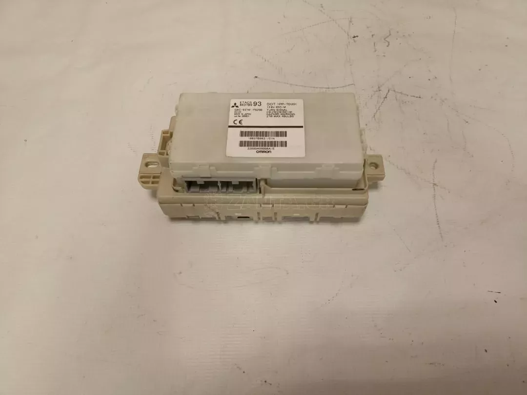 Ασφαλειοθήκη από Mitsubishi Space Star - 18637B993 8637B993