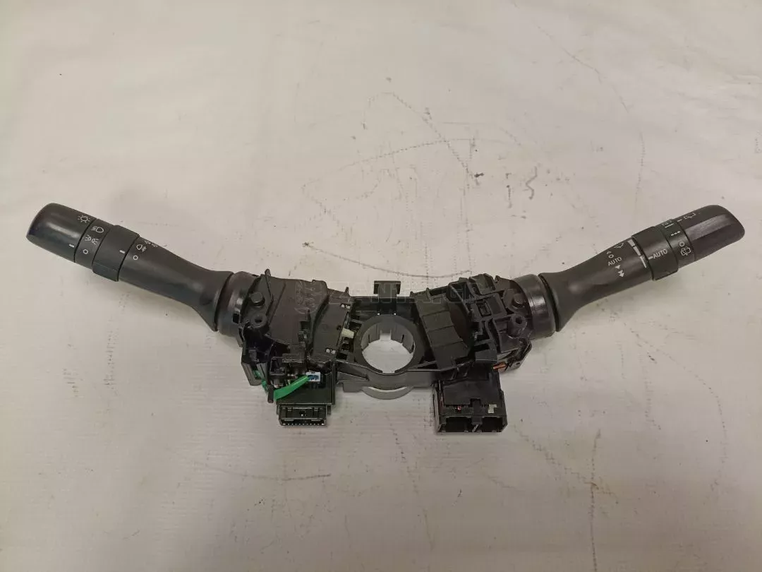 Φλασιέρα τιμονιού από Toyota Yaris - 17F1442 173832