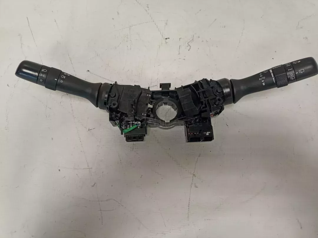 Φλασιέρα τιμονιού από Toyota Yaris - 17F1444 173832