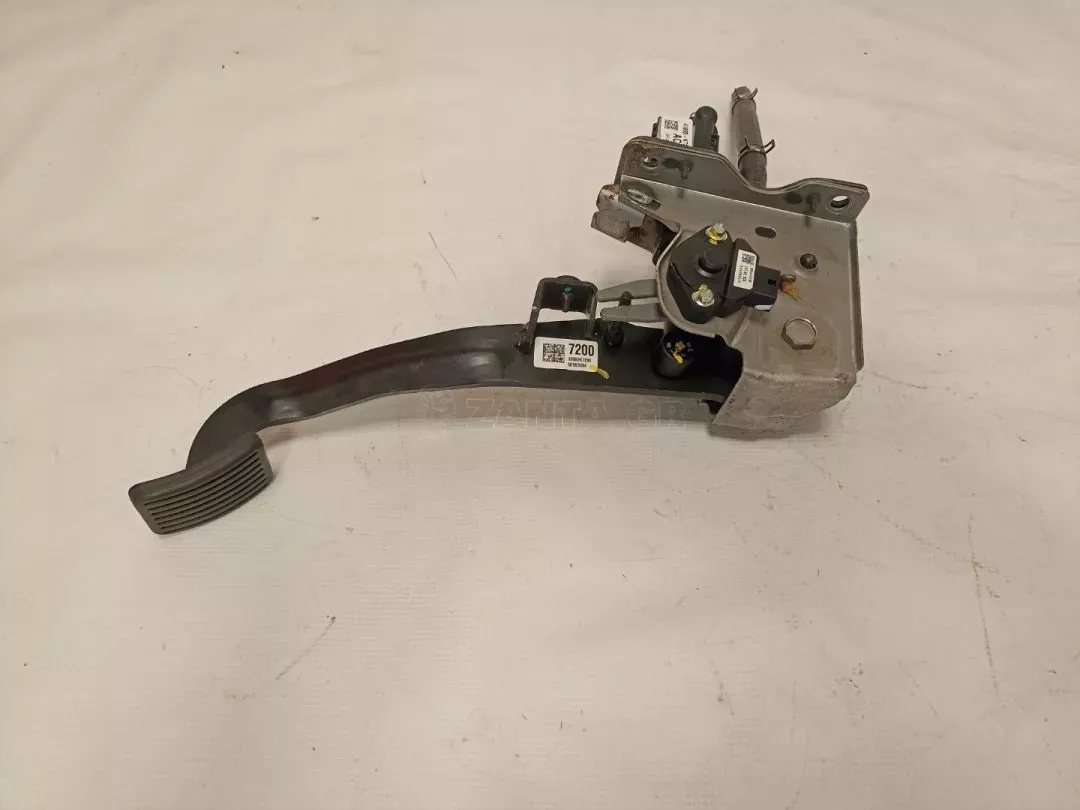 Πεντάλ συμπλέκτη από Hyundai i10 - 32802K7200
