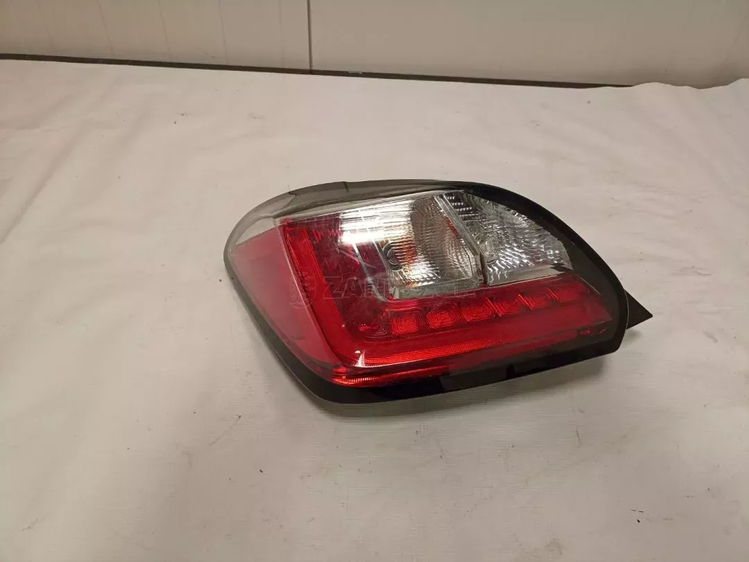 Πίσω φως αριστερό από Mitsubishi Space Star - 8330B245 ADU022-0000