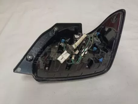 Πίσω φως αριστερό από Mitsubishi Space Star - 8330B245 ADU022-0000 
