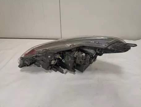 Φανάρι εμπρός δεξί από Toyota Yaris με γρατζουνιές - 6607380 