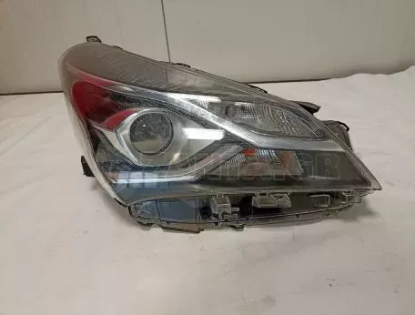 Φανάρι εμπρός δεξί από Toyota Yaris με γρατζουνιές - 6607380 