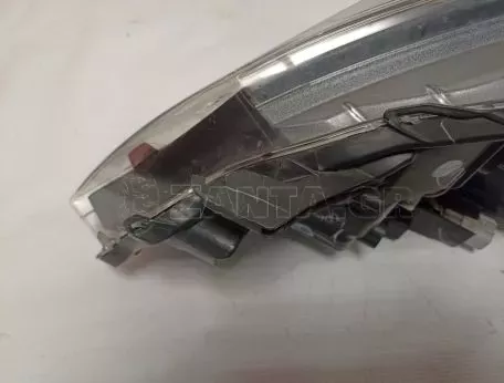 Φανάρι εμπρός δεξί από Toyota Yaris με ζημιά - 6607380 
