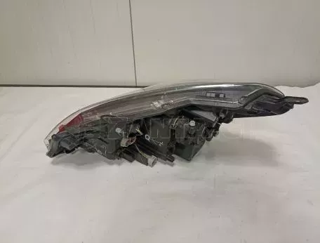 Φανάρι εμπρός δεξί από Toyota Yaris με ζημιά - 6607380 