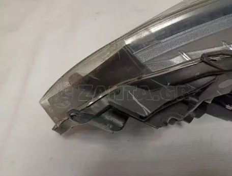 Φανάρι εμπρός δεξί από Toyota Yaris με ζημιά - 6607380 