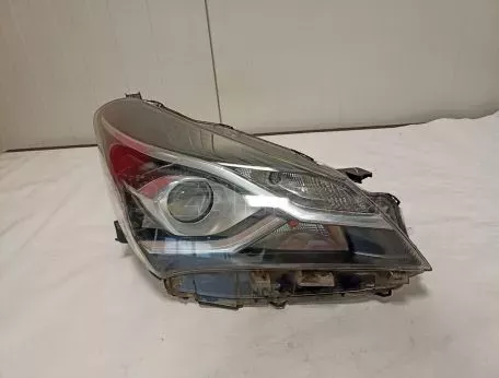 Φανάρι εμπρός δεξί από Toyota Yaris με ζημιά - 6607380 