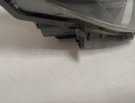 Φανάρι εμπρός δεξί από Toyota Yaris με ζημιά - 6607380 