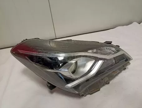 Φανάρι εμπρός δεξί από Toyota Yaris με ζημιά - 6607380 