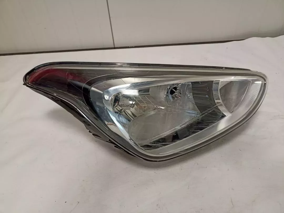 Φανάρι εμπρός δεξί από Hyundai i10 με ζημιά - 92102-B9000