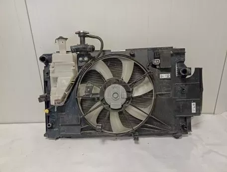 Σετ Ψυγείο νερού με Βεντιλατέρ από Toyota Yaris - 422134-8630 