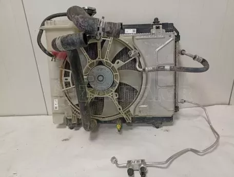 Σετ Ψυγείο νερού με Βεντιλατέρ από Toyota Yaris - 422133-3845 
