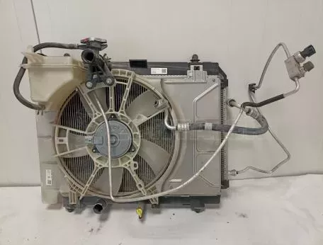 Σετ Ψυγείο νερού με Βεντιλατέρ από Toyota Yaris - 422133-3845 