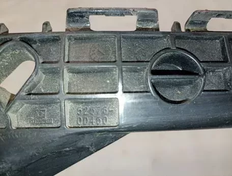 Βάση προφυλακτήρα πίσω από Toyota Yaris - 52576-0D450 