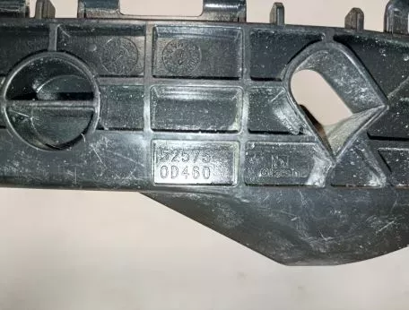 Βάση προφυλακτήρα πίσω από Toyota Yaris - 52575-0D460 
