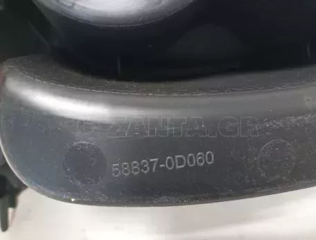 Κονσόλα ταχυτήτων - Ποτηροθήκη από Toyota Yaris Comfort 2020 - 58821-0D070 
