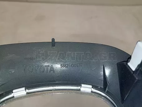 Κονσόλα ταχυτήτων - Ποτηροθήκη από Toyota Yaris Comfort 2020 - 58821-0D070 
