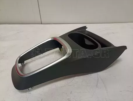 Κονσόλα ταχυτήτων - Ποτηροθήκη από Toyota Yaris Comfort 2020 - 58821-0D070 