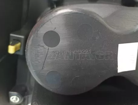 Κονσόλα ταχυτήτων - Ποτηροθήκη από Toyota Yaris Comfort 2020 - 58821-0D070 