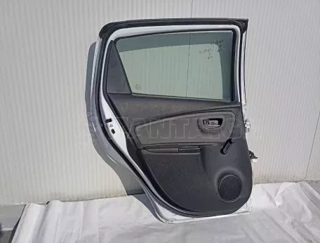 Πόρτα πίσω αριστερή οδηγού από Toyota Yaris Comfort 2020 - 00000 