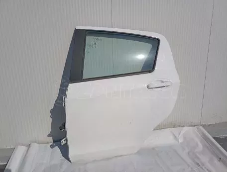 Πόρτα πίσω αριστερή οδηγού από Toyota Yaris Comfort 2020 - 00000 