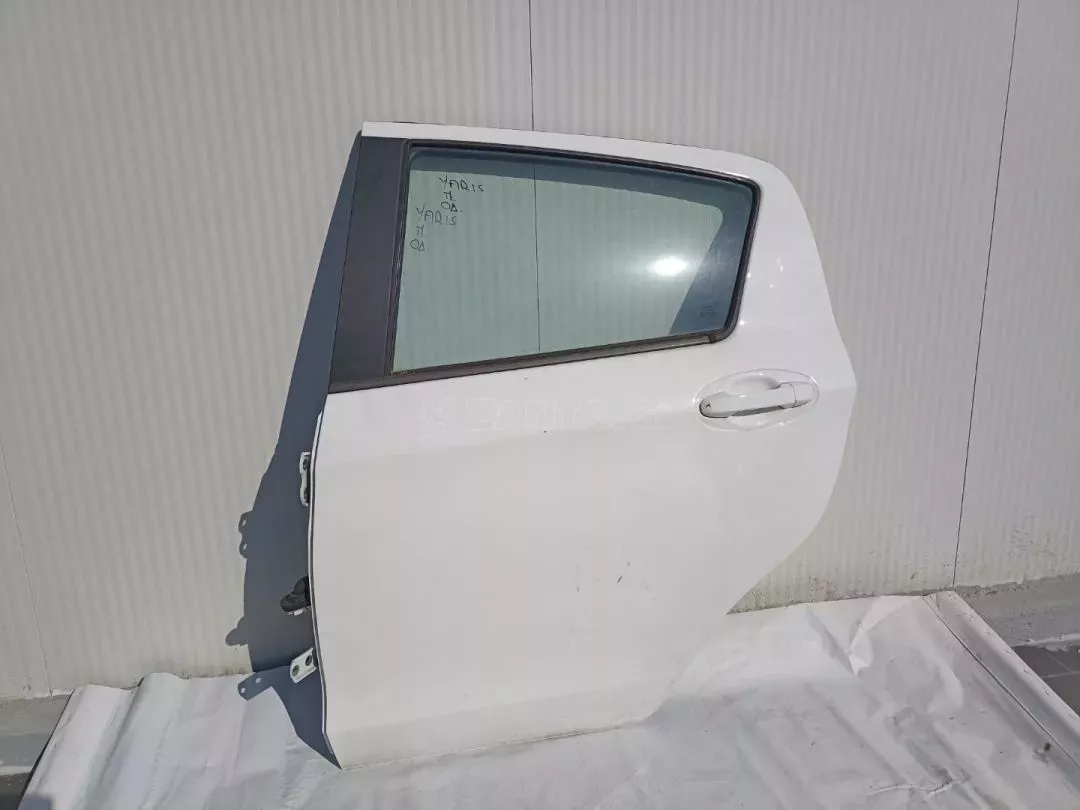 Πόρτα πίσω αριστερή οδηγού από Toyota Yaris Comfort 2020 - 00000