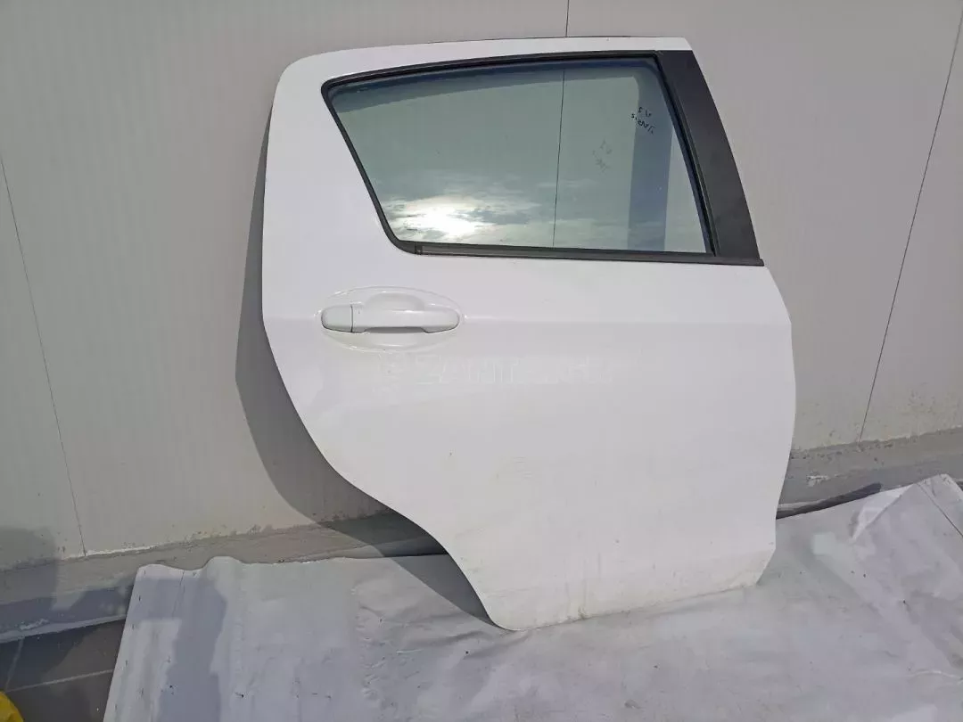 Πόρτα πίσω συνοδηγού από Toyota Yaris Comfort 2020 - 00000