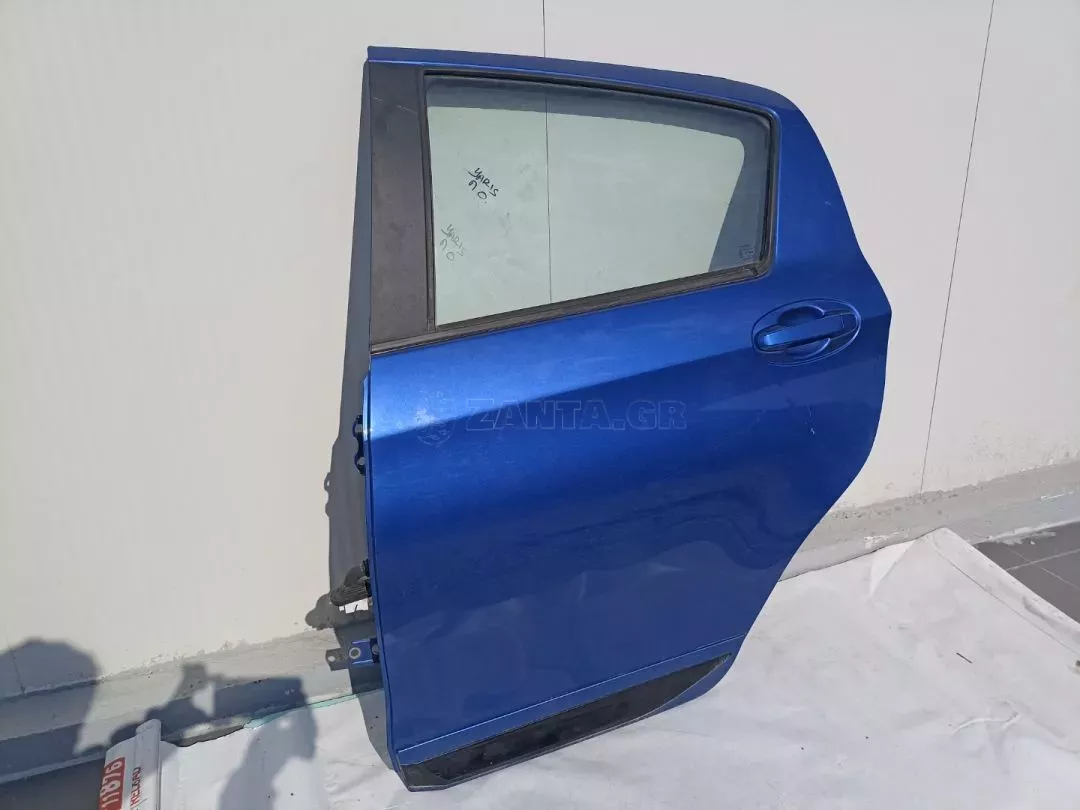 Πόρτα πίσω αριστερή οδηγού από Toyota Yaris Hybrid Team D 2018 - 00000