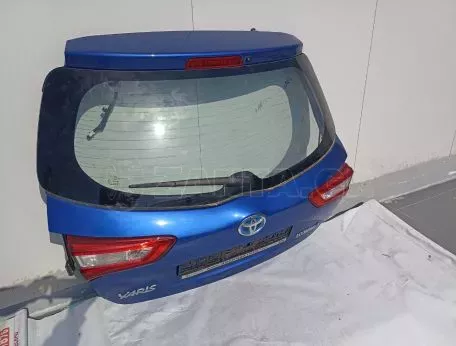Πίσω πόρτα πορτμπαγκάζ από Toyota Yaris Hybrid Team D 2018 - 00000 