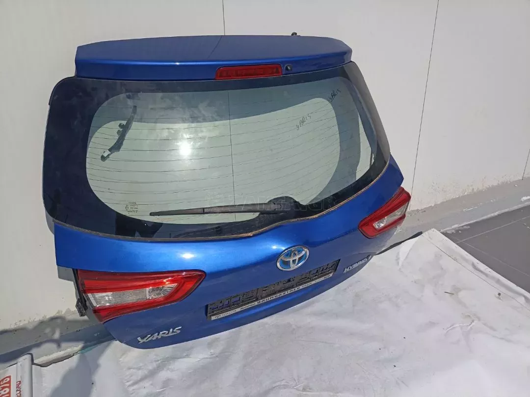 Πίσω πόρτα πορτμπαγκάζ από Toyota Yaris Hybrid Team D 2018 - 00000