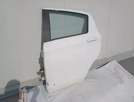 Πόρτα πίσω αριστερή οδηγού από Toyota Yaris Comfort 2020 - 00000 