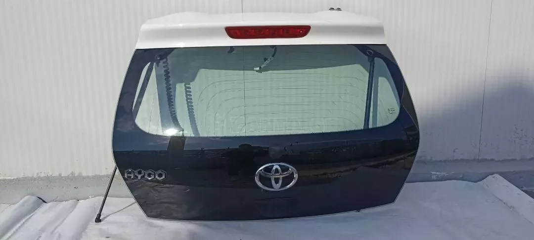 Πίσω πόρτα πορτμπαγκάζ από Toyota AYGO x 2021 - 00000