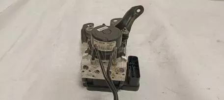 Σετ εγκεφάλου και αντλία ABS από Toyota Yaris - 44540-0D130 