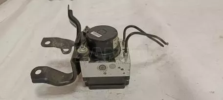 Σετ εγκεφάλου και αντλία ABS από Toyota Yaris - 44540-0D130 