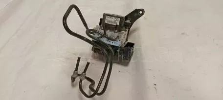 Σετ εγκεφάλου και αντλία ABS από Toyota Yaris - 44540-0D280 
