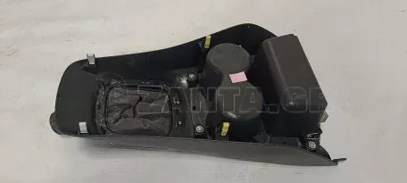 Κονσόλα κεντρική από Toyota Yaris - 58837-0D020 58842-0D140 58804-0D190 58821-0D080 